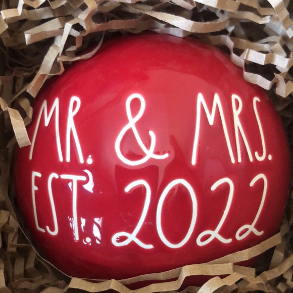 NEW 2022 Rae Dunn Mr & Mrs Est. 2022 Ornament - Picture 2 of 5